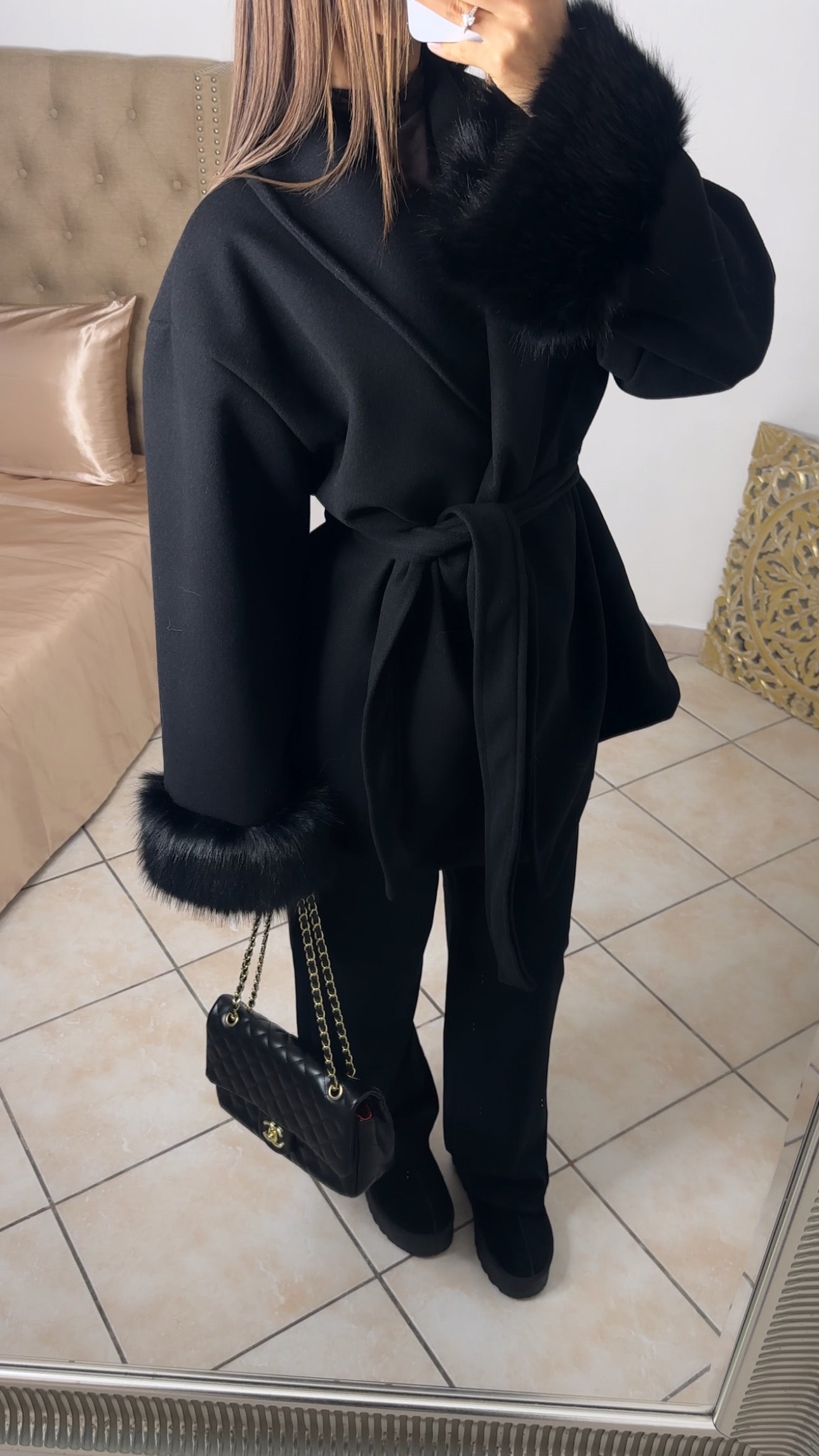 Veste à ceinture avec manches fourrure [NOIR]