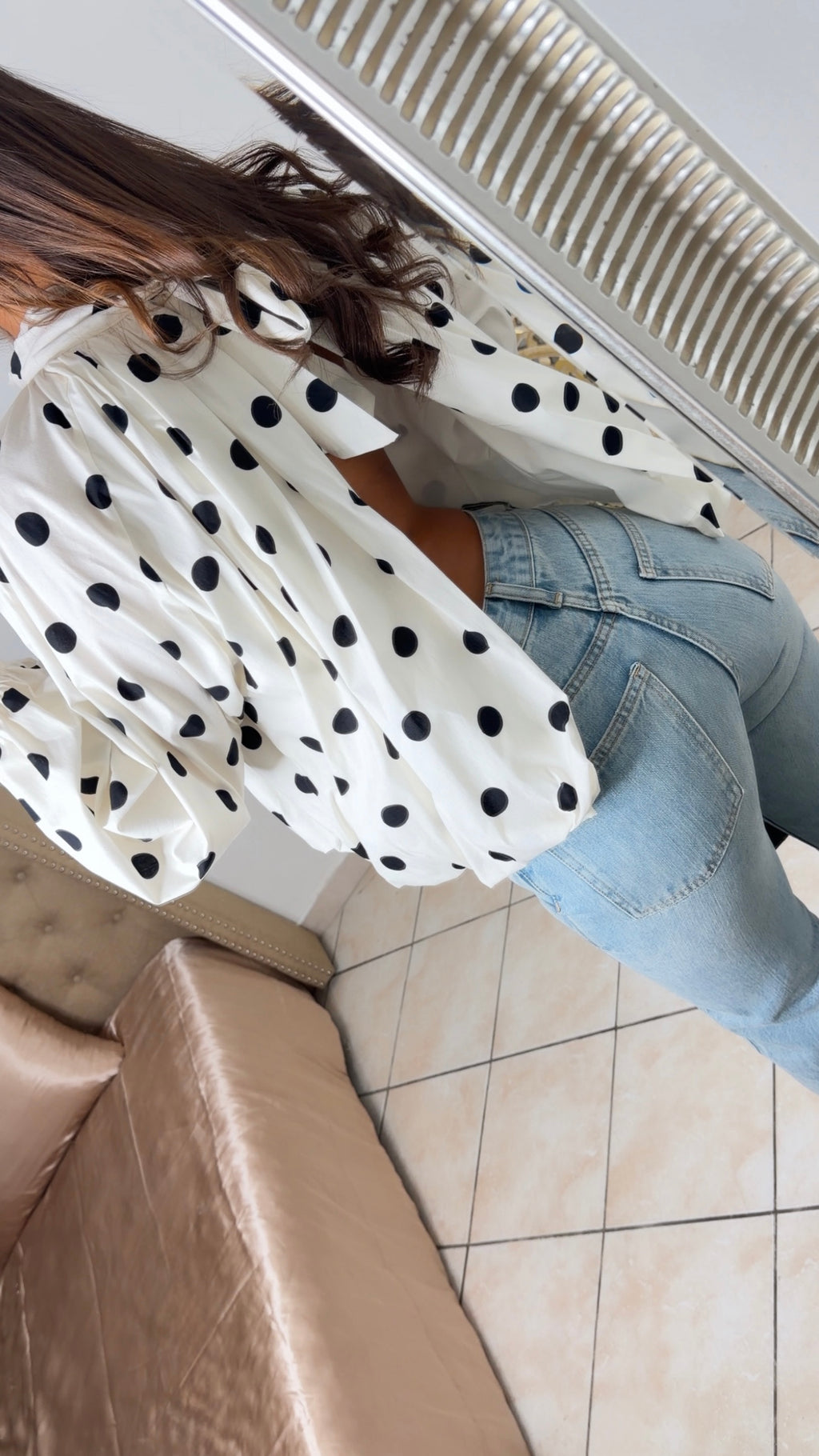 Blouse bouffante à pois à nouer au dos [BLANC]