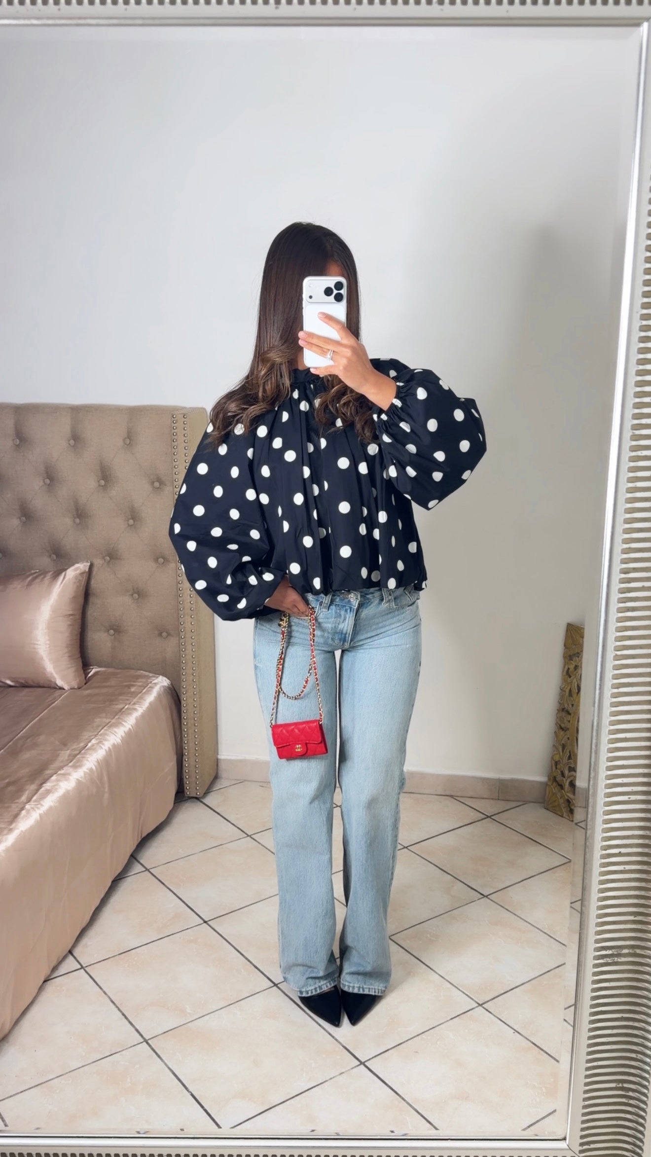 Blouse bouffante à pois à nouer au dos [NOIR]