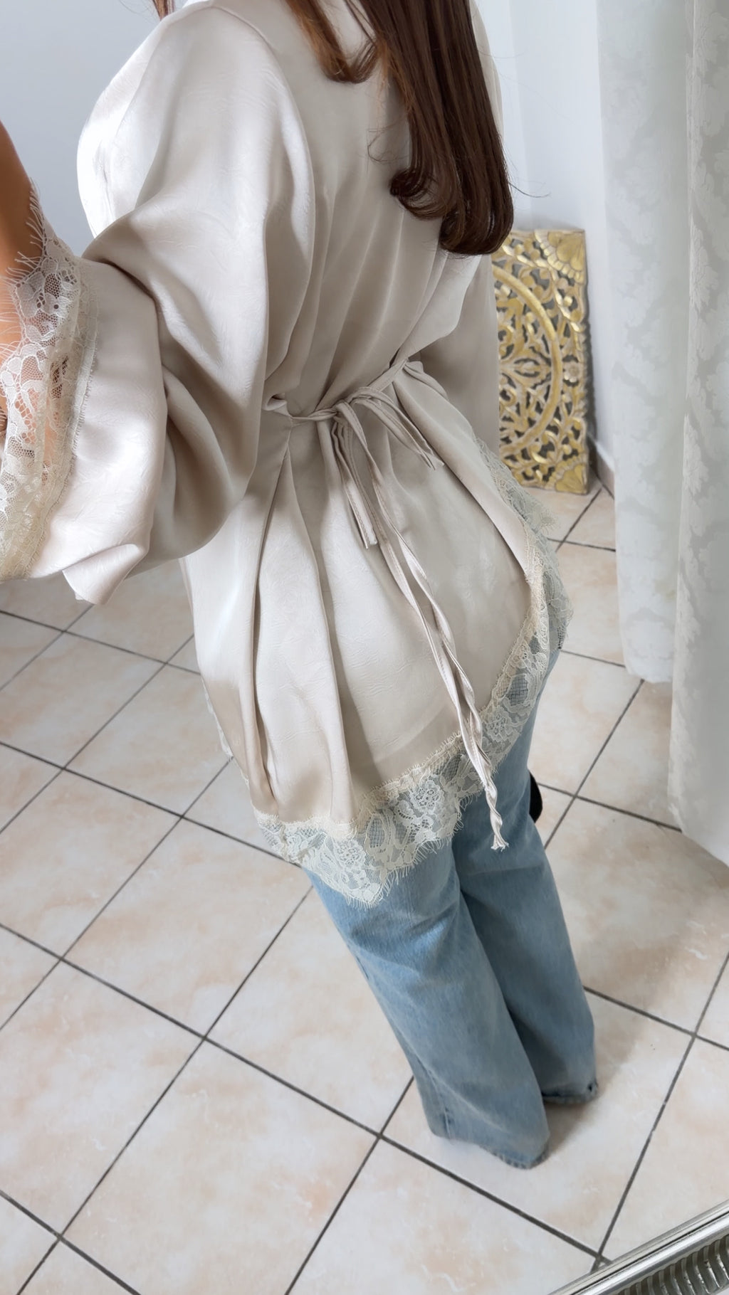 Top asymétrique à cintré satiné à dentelle [BEIGE]