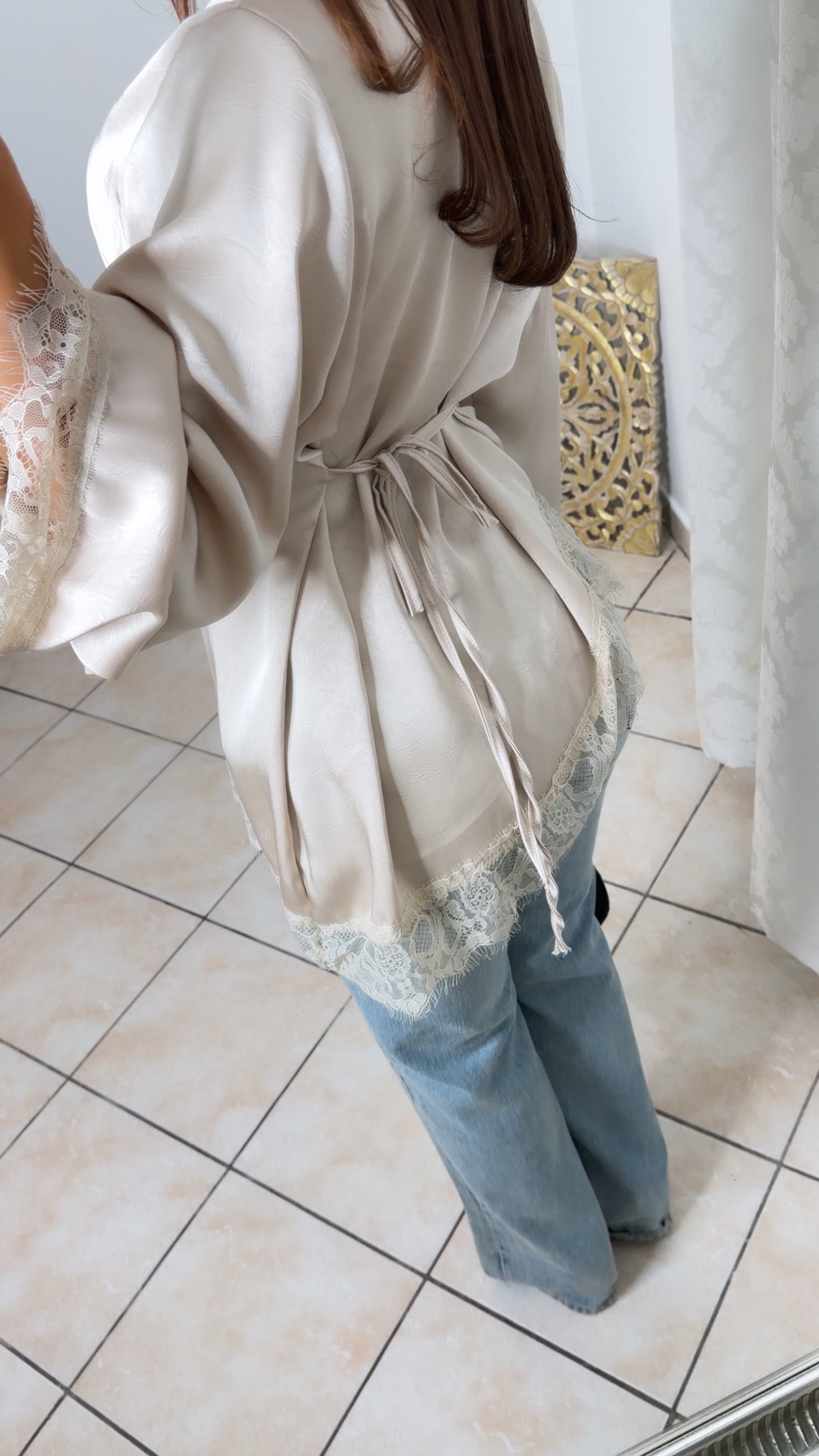 Top asymétrique à cintré satiné à dentelle [BEIGE]