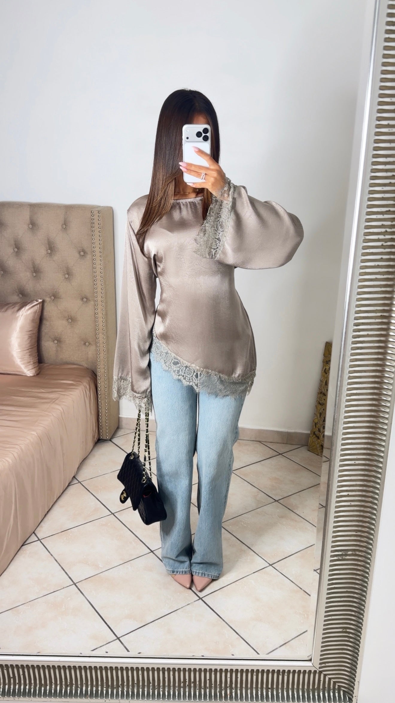 Top asymétrique à cintré satiné à dentelle [TAUPE]