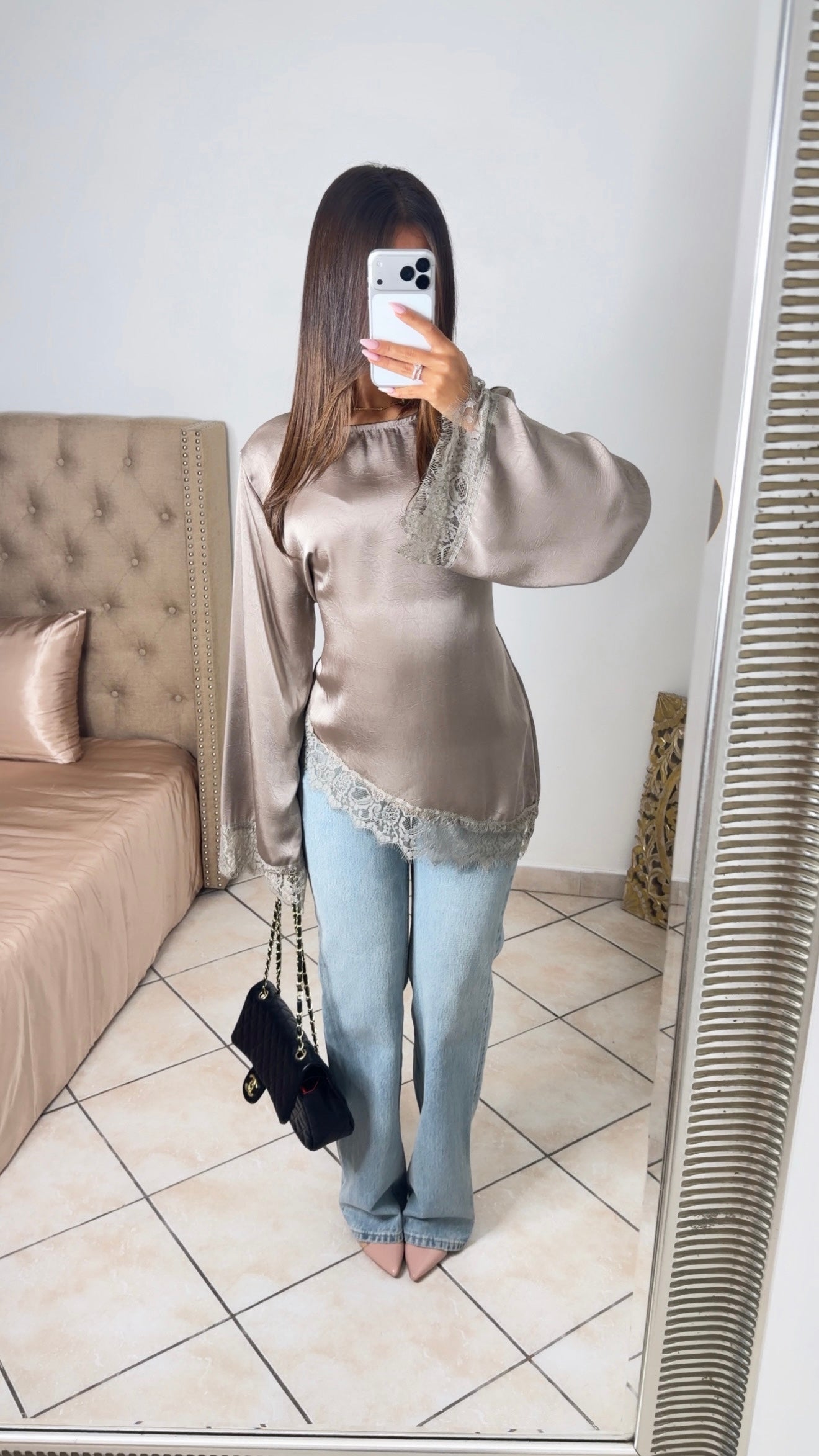 Top asymétrique à cintré satiné à dentelle [TAUPE]