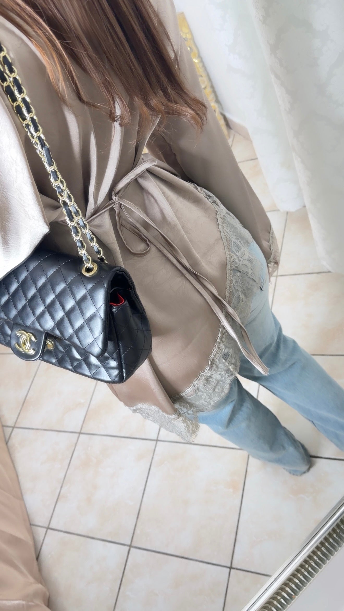 Top asymétrique à cintré satiné à dentelle [TAUPE]