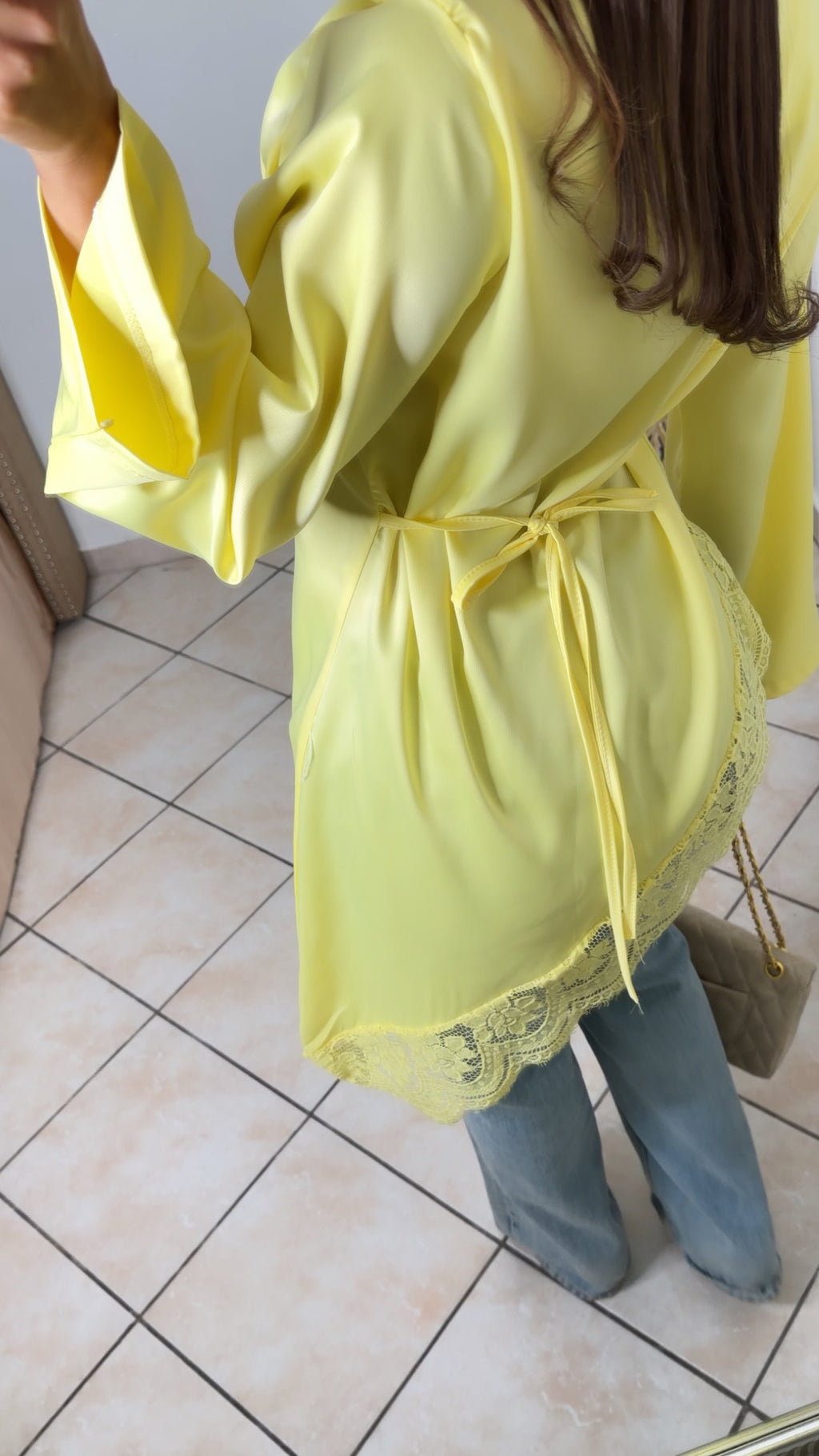 Top long asymétrique à cintré satiné à dentelle [JAUNE]