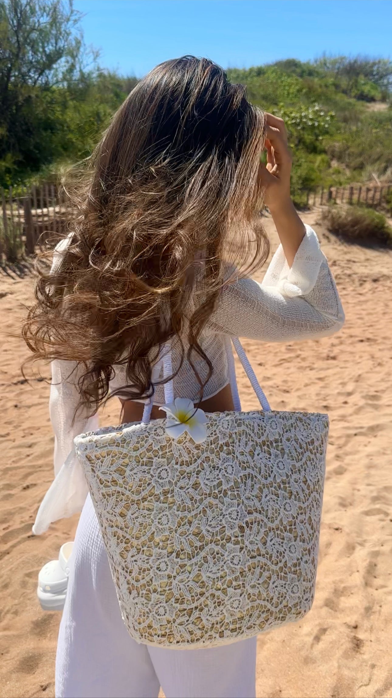Grand panier en dentelle