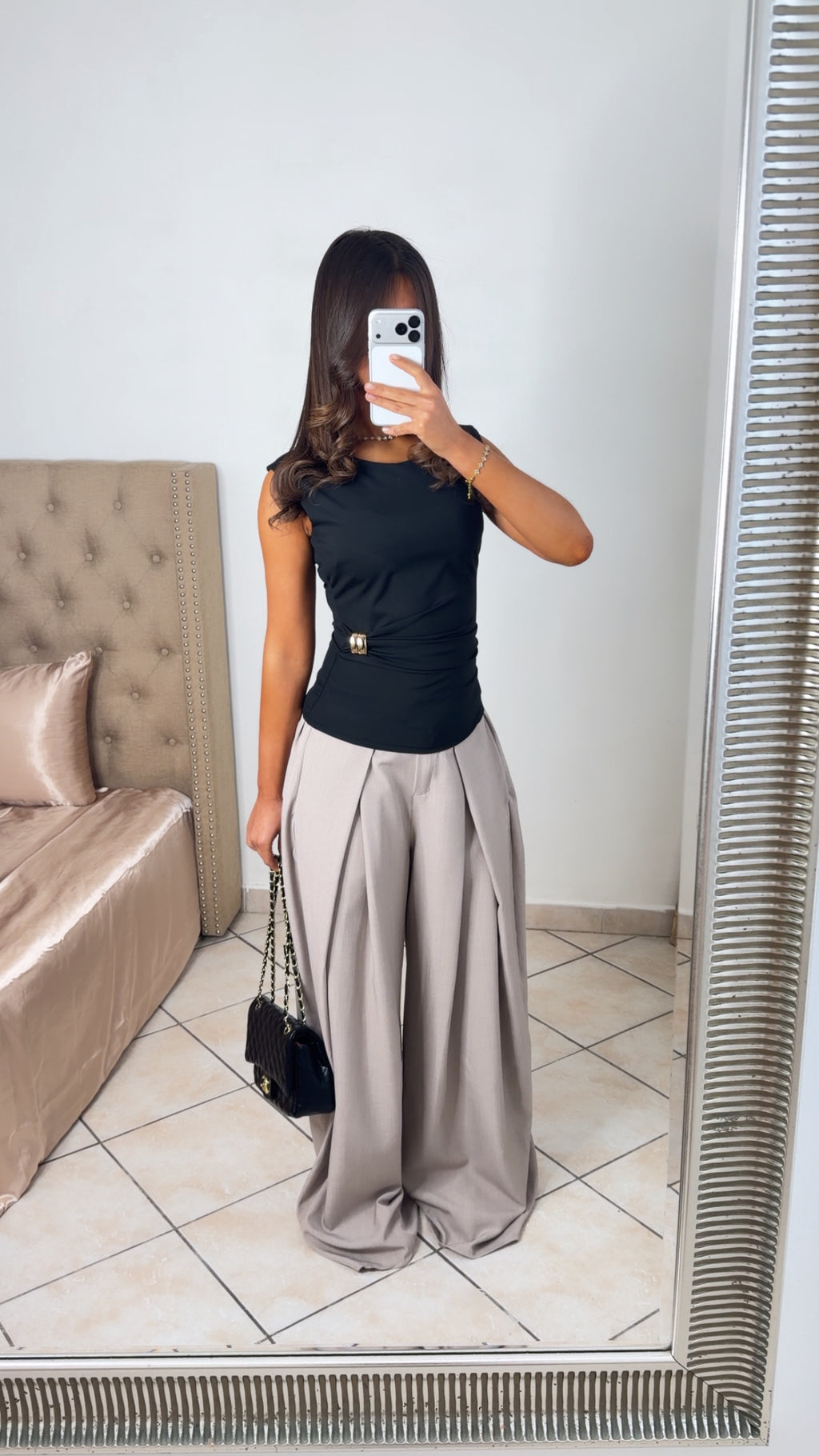 Top manches courtes à bijoux doré [NOIR]