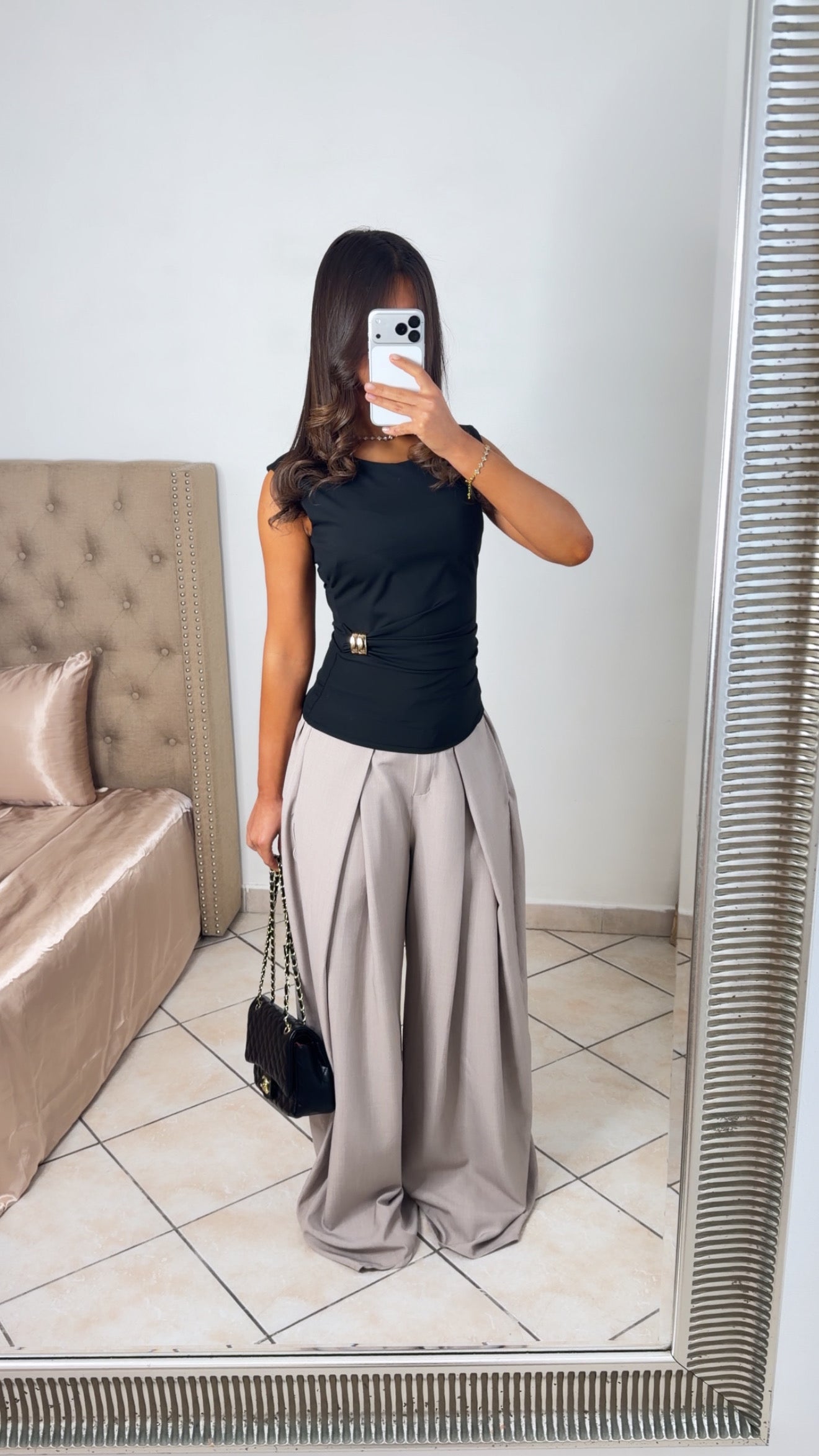 Top manches courtes à bijoux doré [NOIR]