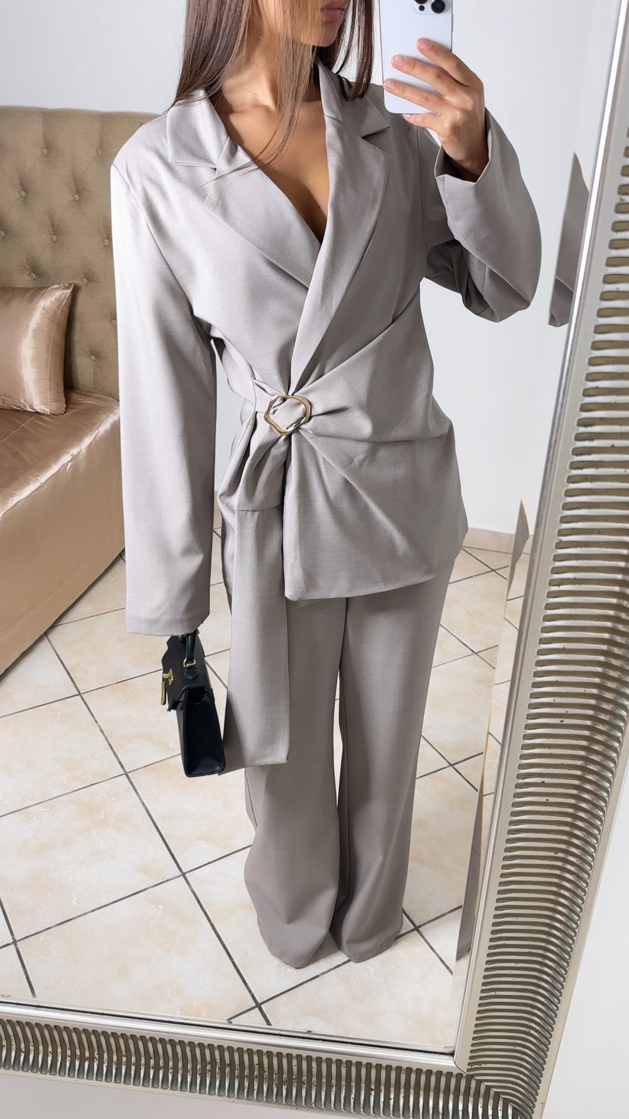 Ensemble blazer cintré à boucle doré et pantalon droit [TAUPE]