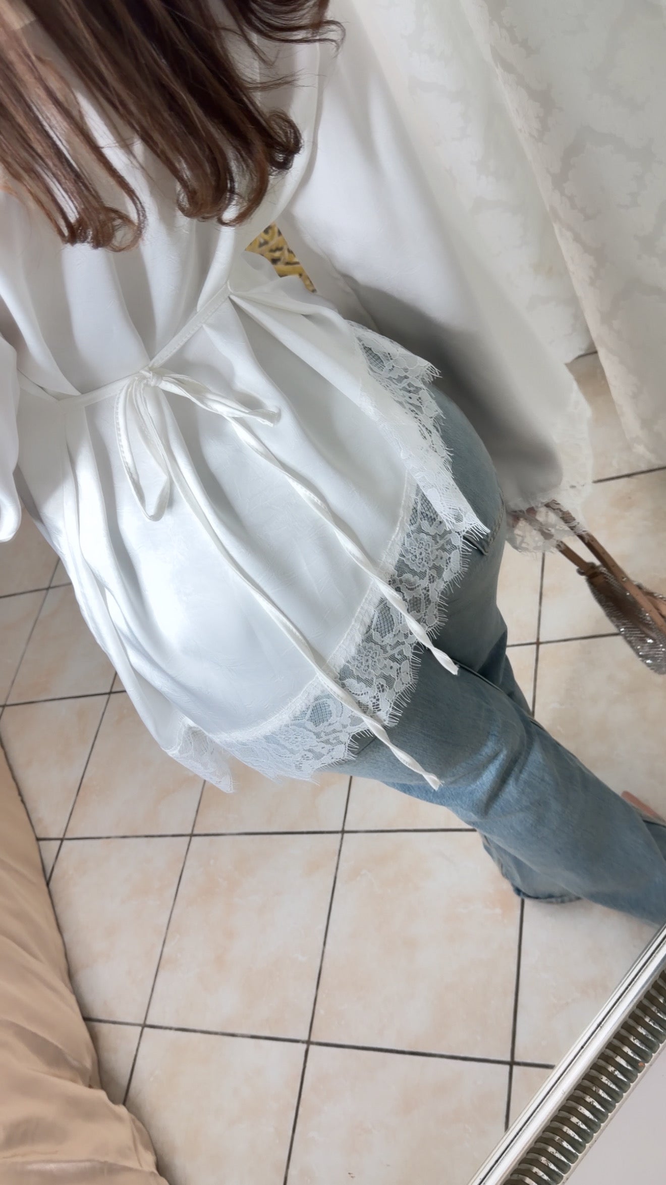 Top asymétrique à cintré satiné à dentelle BLANC
