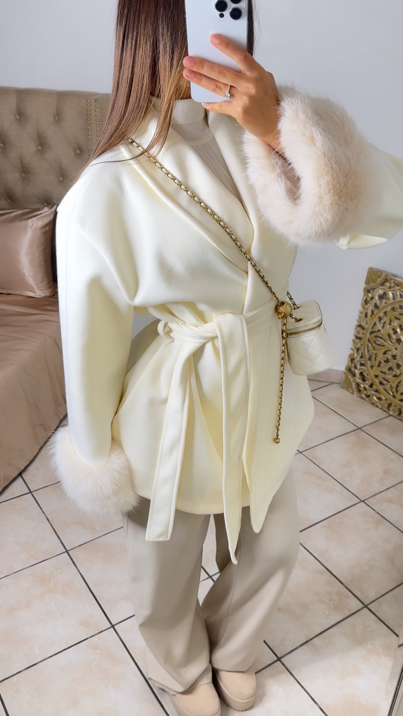 Veste à ceinture avec manches fourrure [CREME]