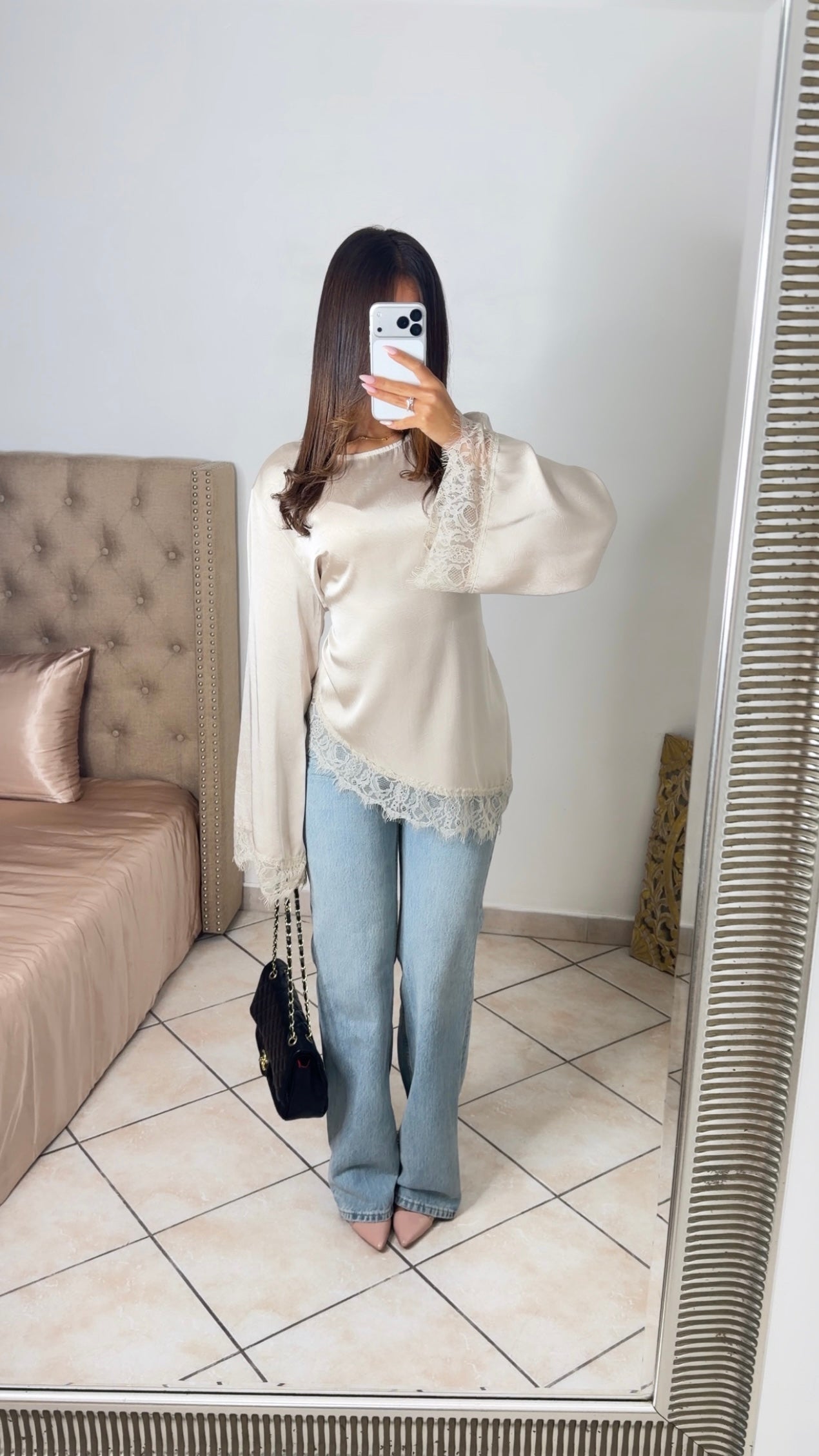 Top asymétrique à cintré satiné à dentelle [BEIGE]