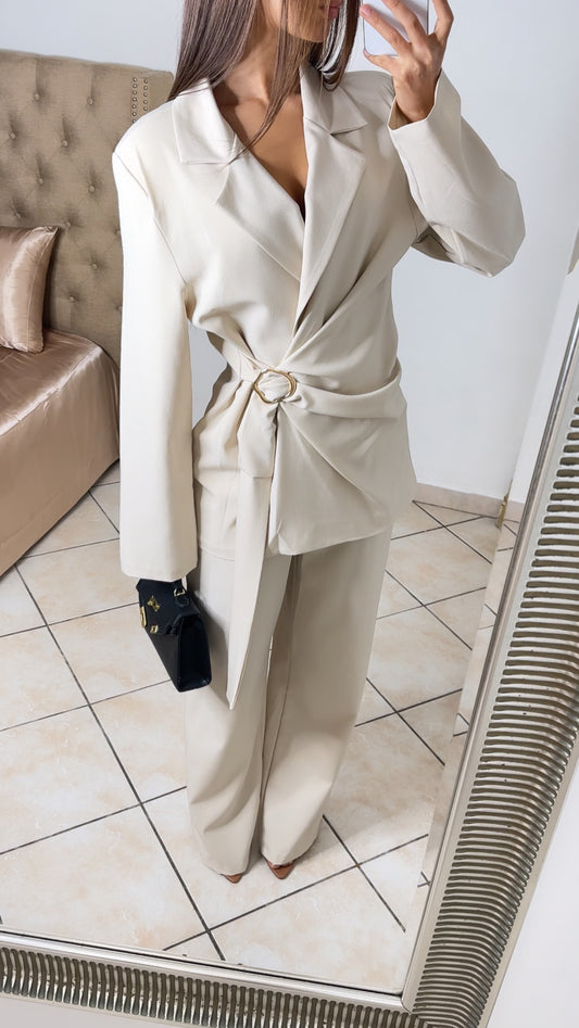 Ensemble blazer cintré à boucle doré et pantalon droit [BEIGE]