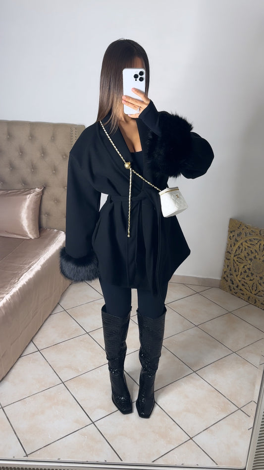 Veste à ceinture avec manches fourrure [NOIR]