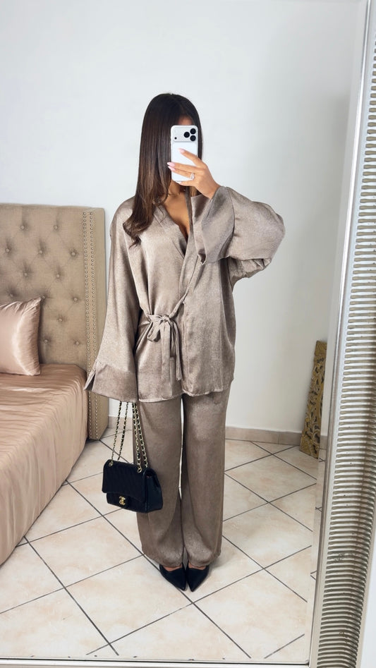 Ensemble kimono et pantalon satinée [TAUPE]