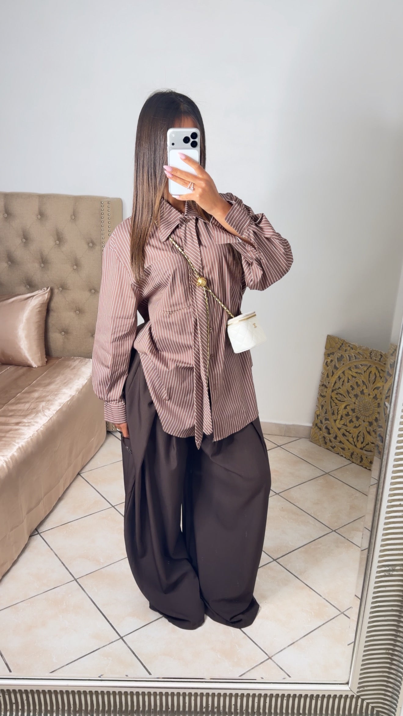 Chemise rayée à cravate amovible [MARRON]