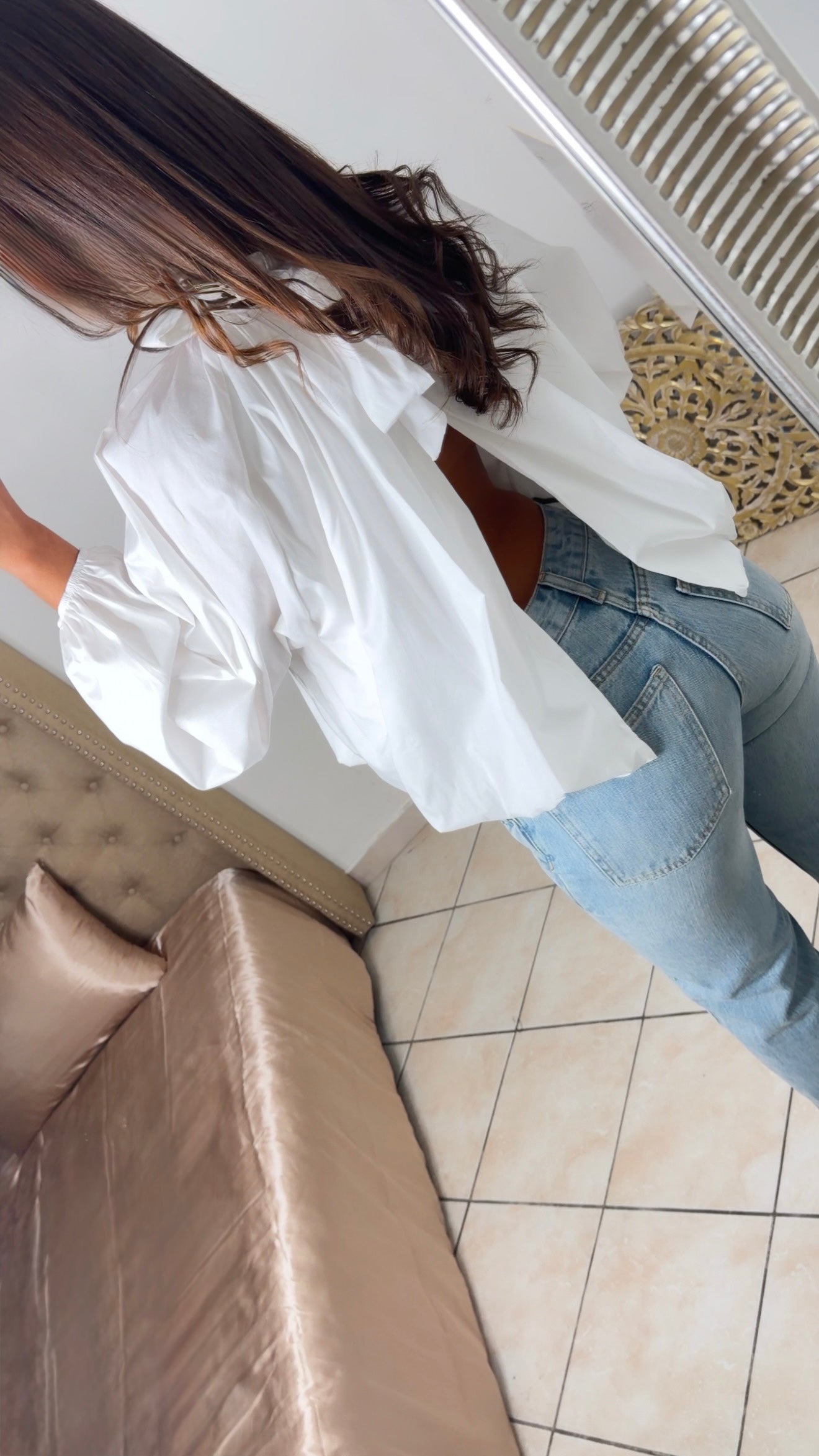 Blouse bouffante à nouer au dos [BLANC]