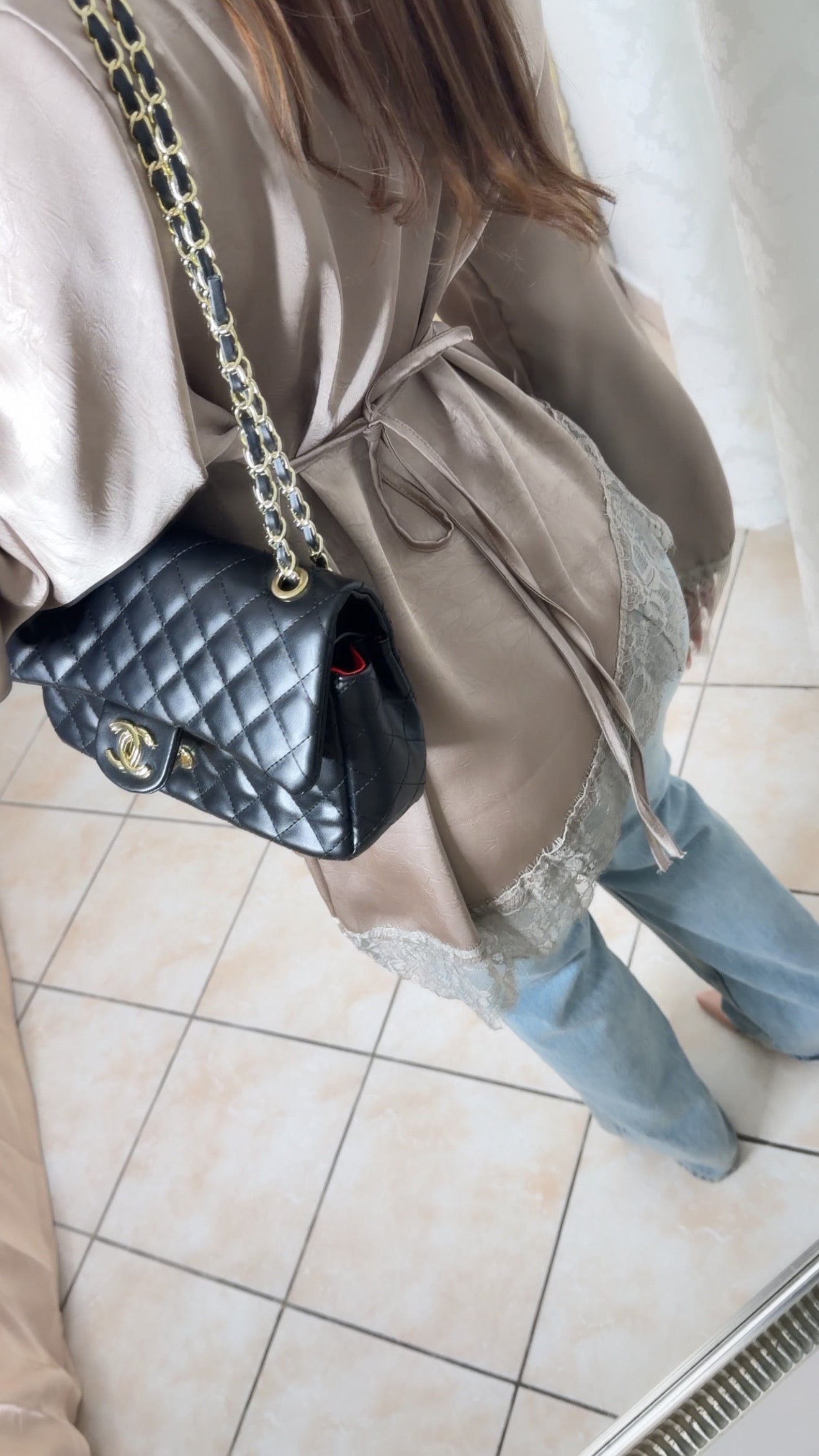 Top asymétrique à cintré satiné à dentelle [TAUPE]