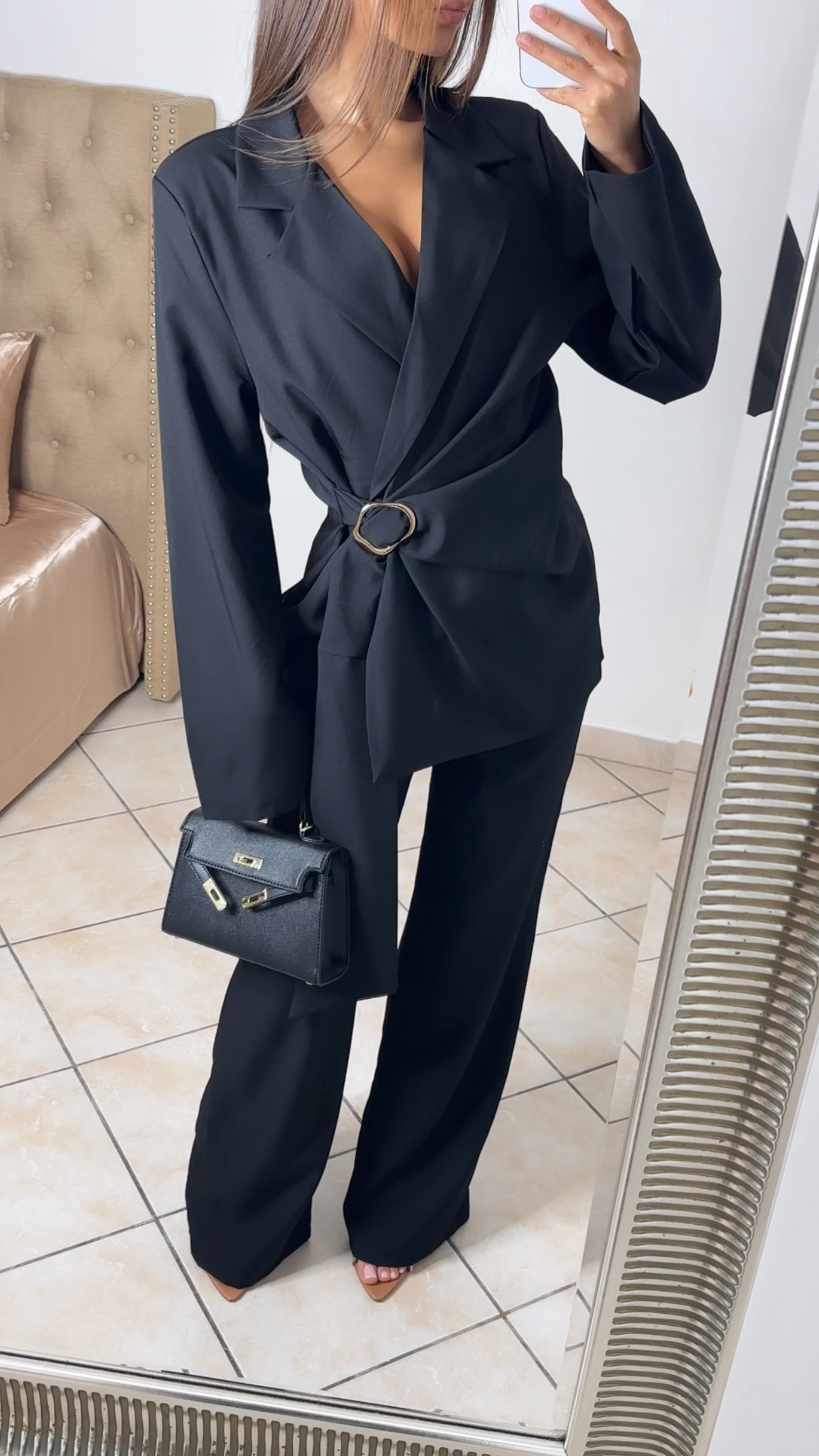 Ensemble blazer cintré à boucle doré et pantalon droit [NOIR]