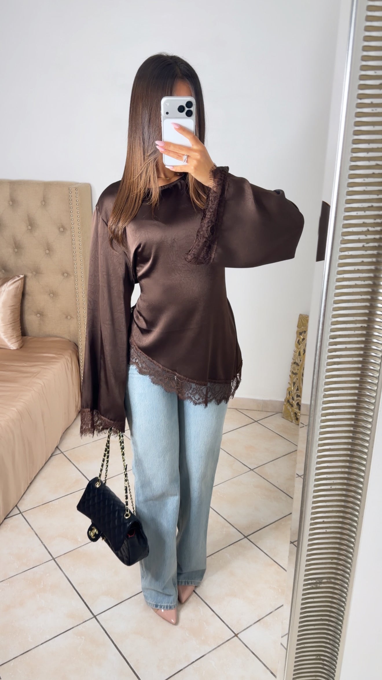 Top asymétrique à cintré satiné à dentelle [MARRON]