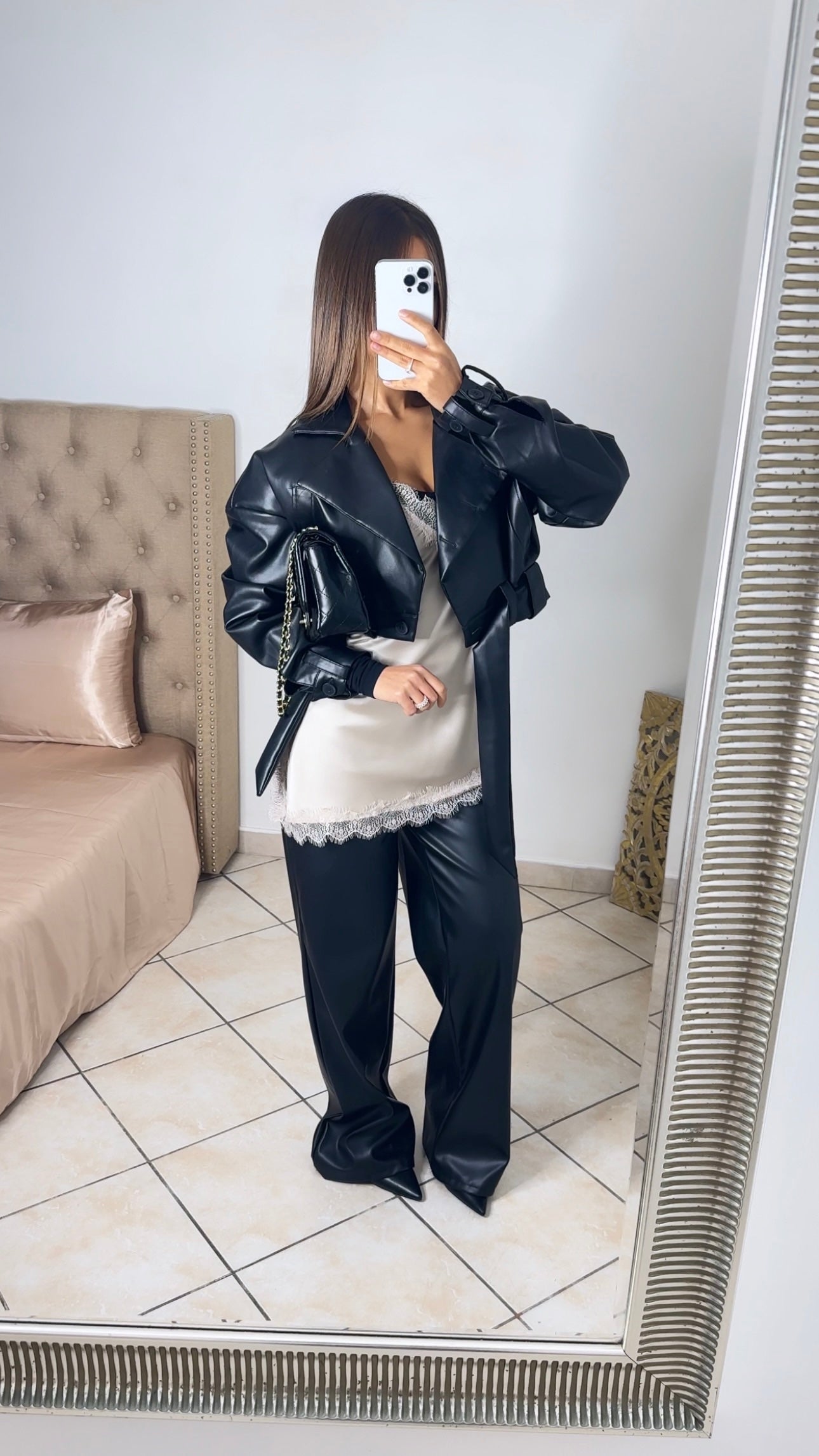 Top satinée asymétrique à dentelles [BEIGE]